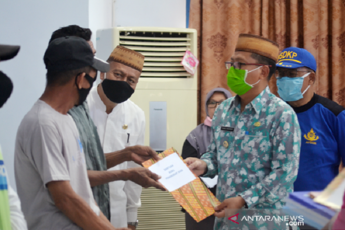 DKP Gorontalo Utara salurkan bantuan sarpras bagi nelayan