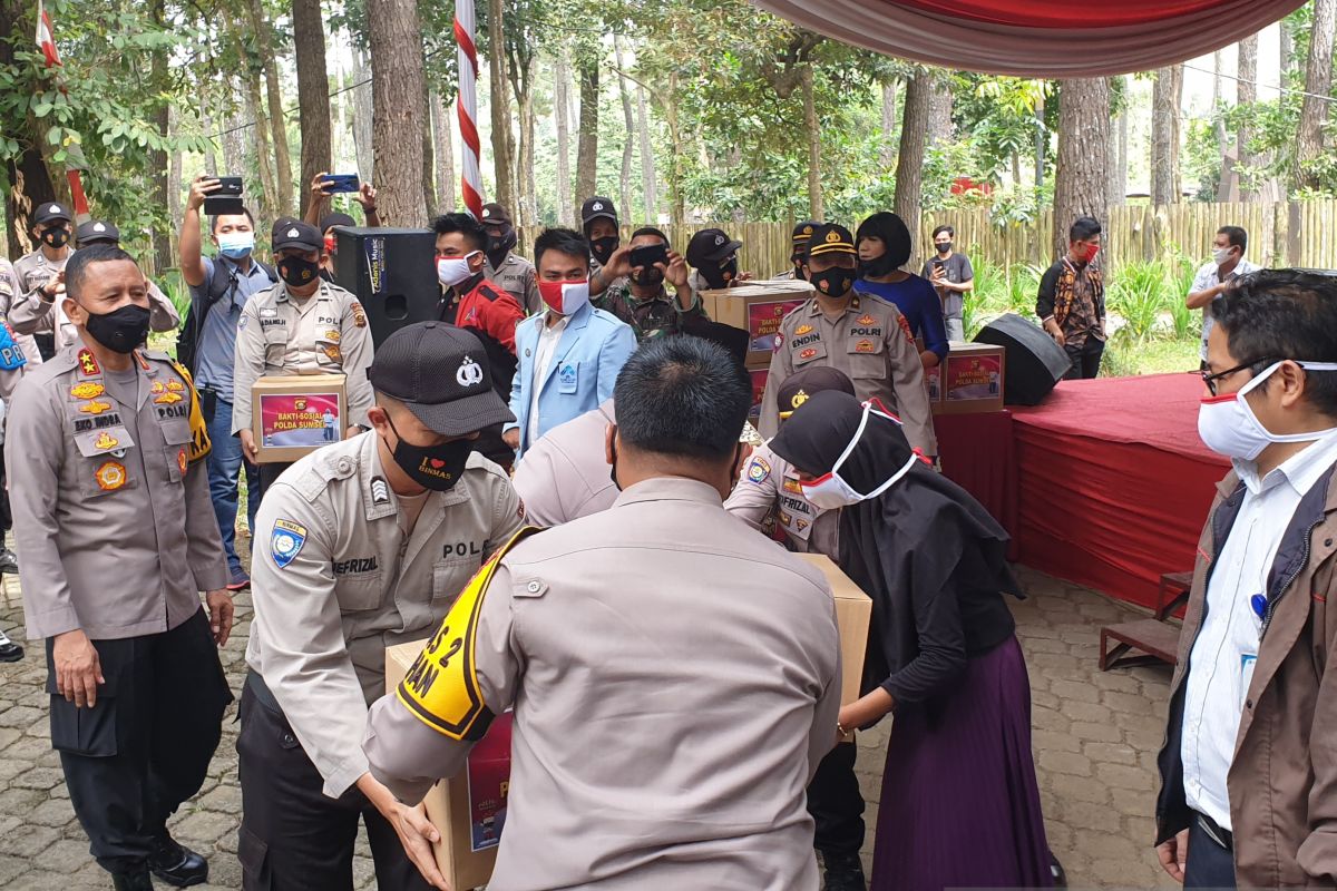 Polda Sumsel tingkatkan baksos bantu warga terdampak COVID-19