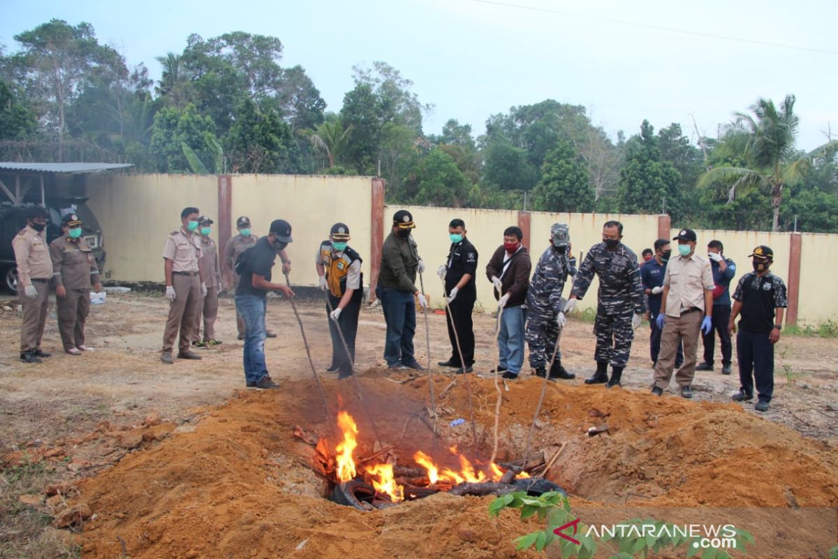 Karantina Pangkalpinang musnahkan 300 kilogram daging babi ilegal