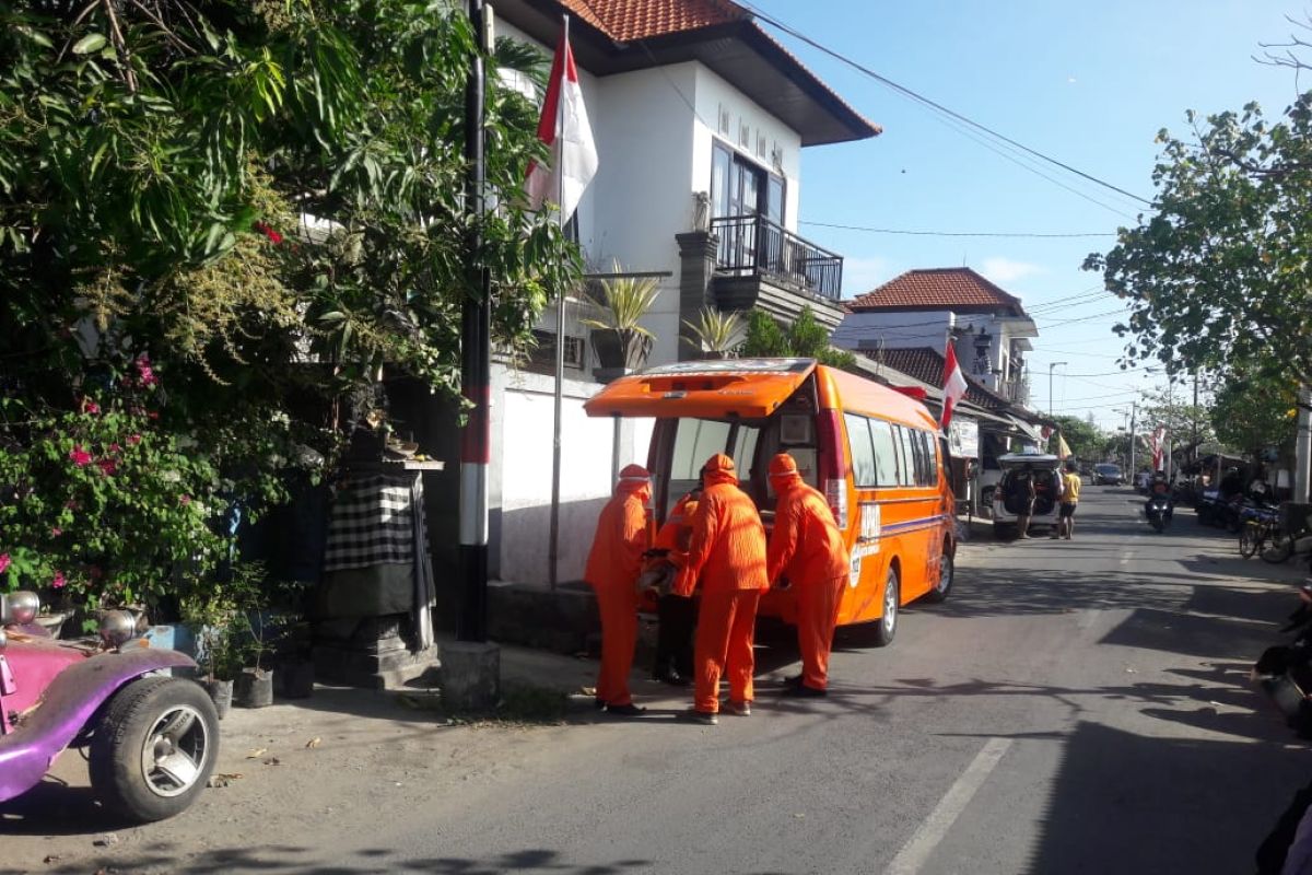 Warga Amerika ditemukan tewas di rumah kontrakan dengan selang oksigen di hidung