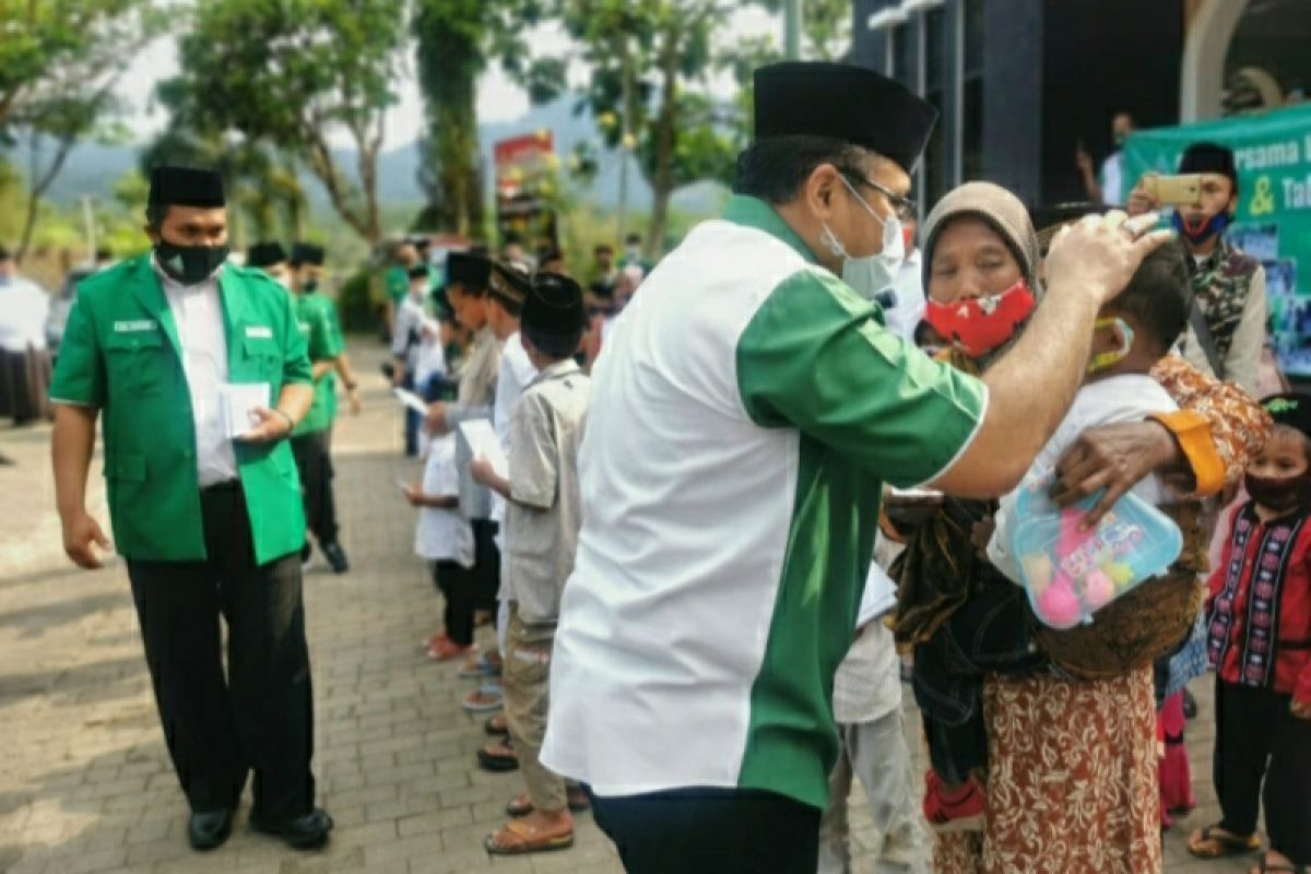 Santuni anak yatim, Gus Yaqut: Jangan putus asa meraih cita-cita