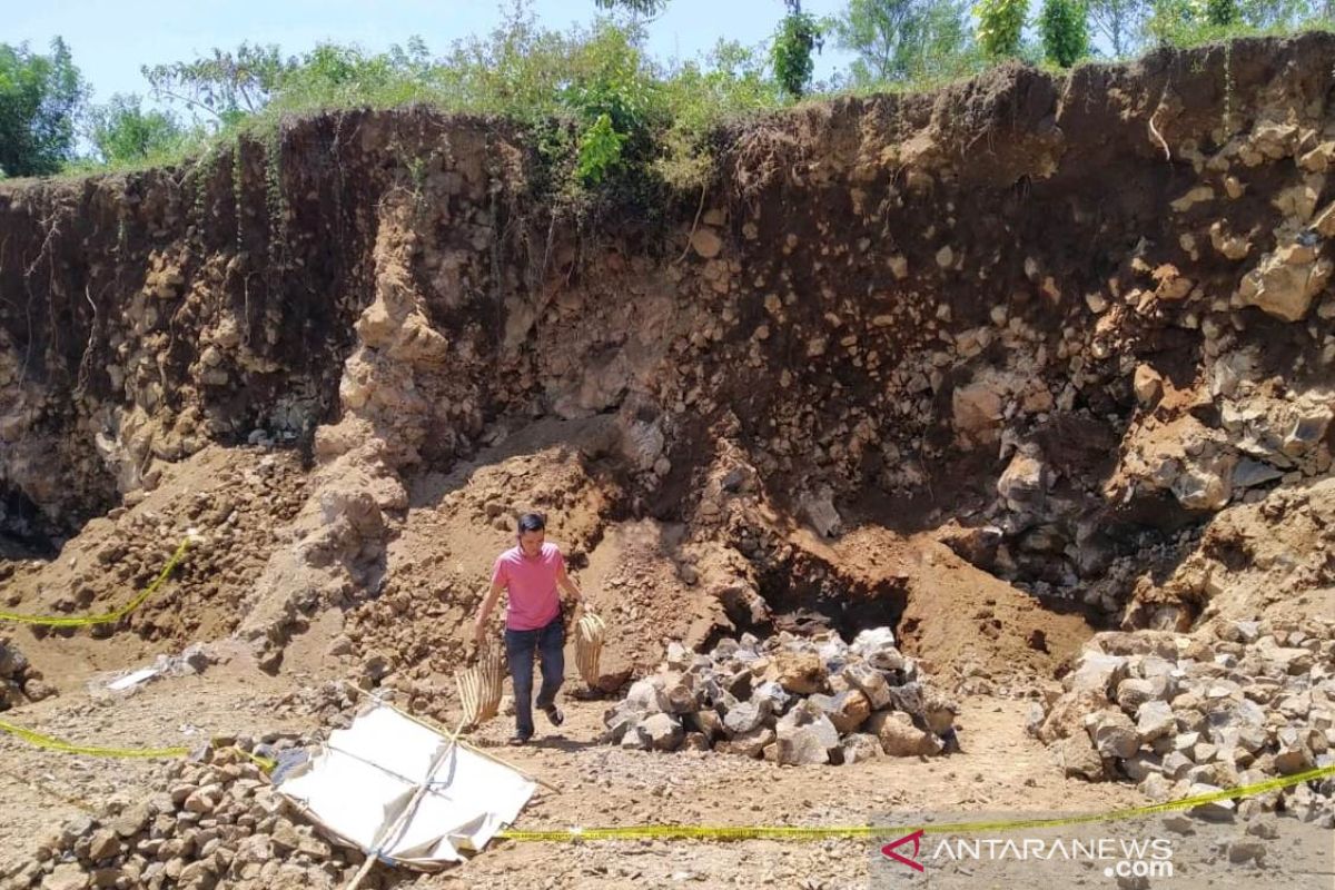 Pekerja Tambang Di Rejang Lebong Tewas Tertimpa Batu Gunung - ANTARA ...