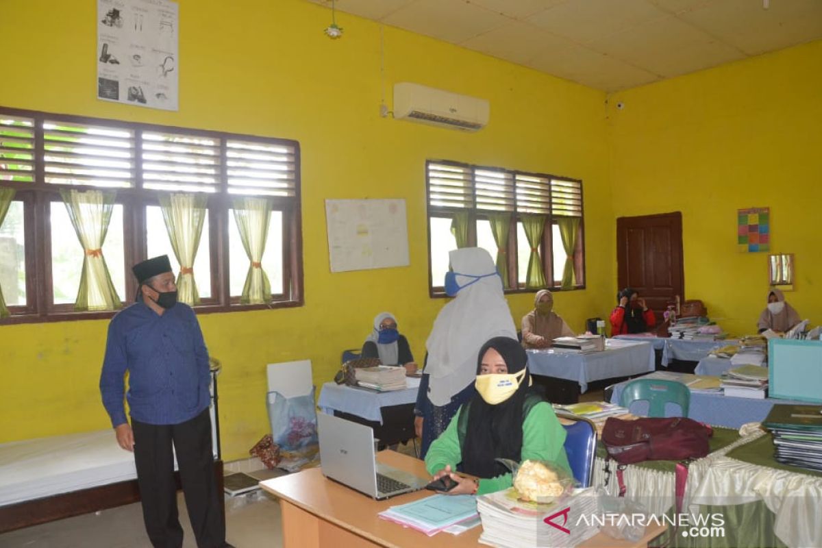 Enam bulan dirumahkan, siswa RA dan MI di Aceh Timur kembali belajar tatap muka