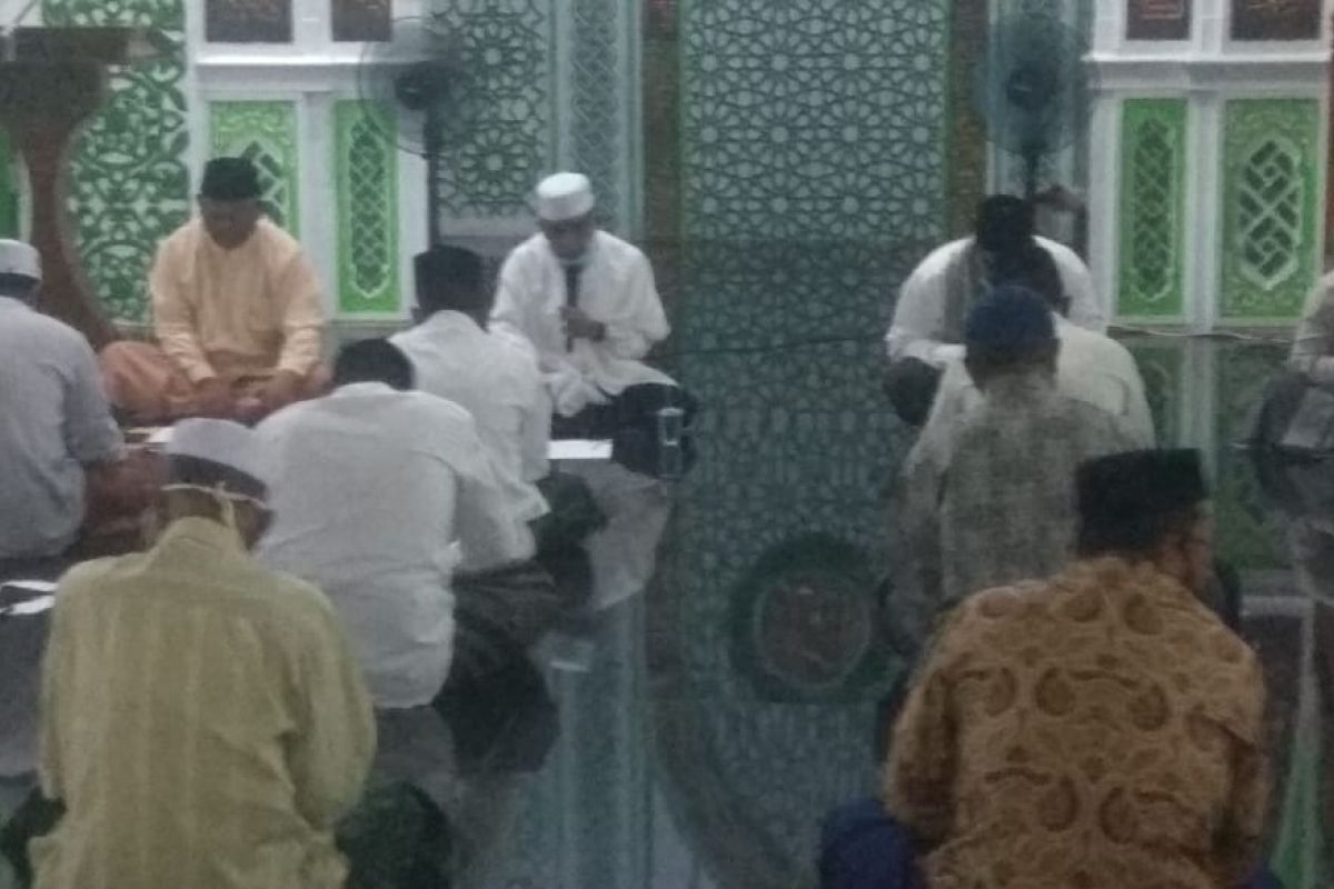 Wabup pimpin doa tolak bala di Masjid Al Munawwarah Kota Jantho