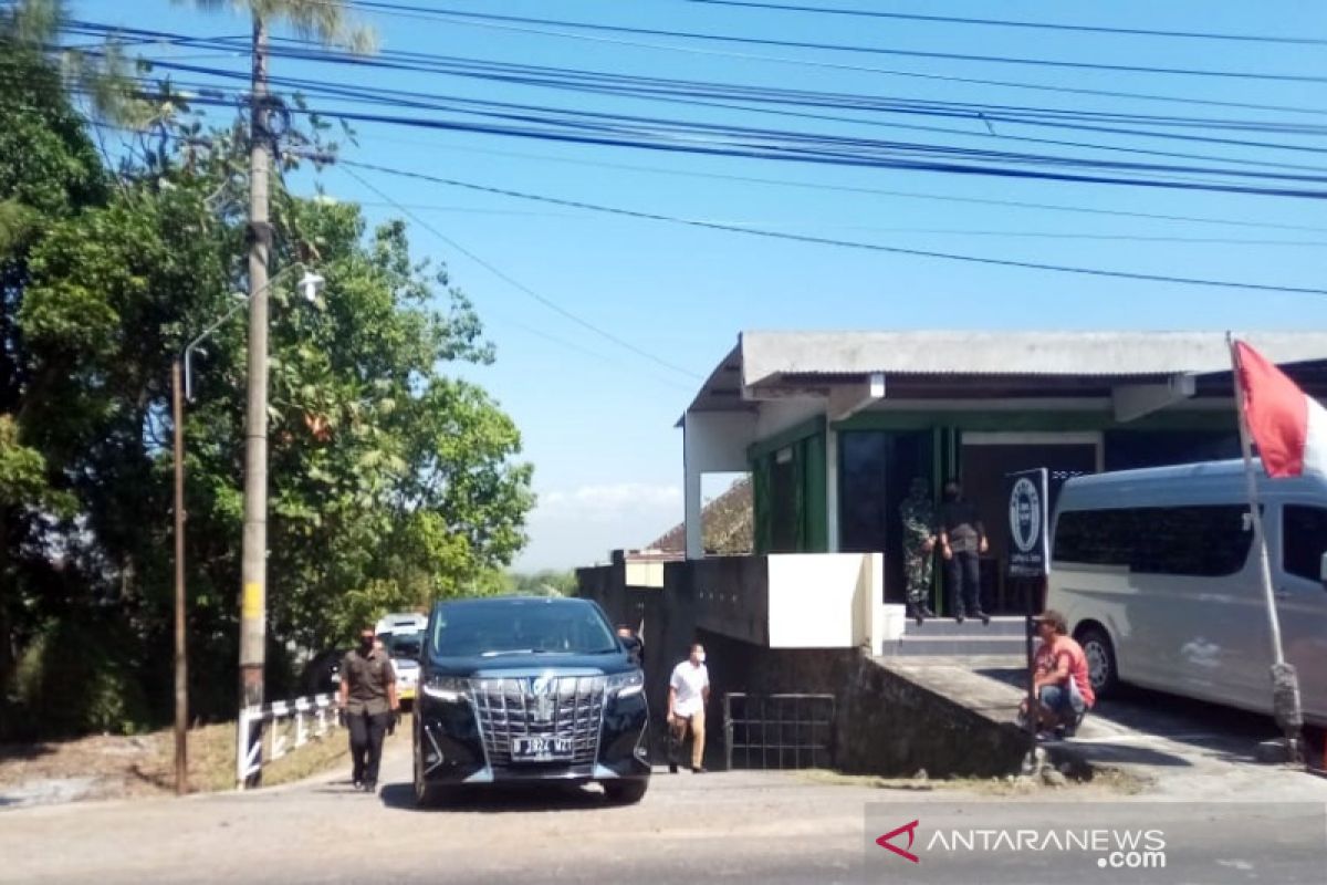 Presiden Jokowi ziarah ke makam ibunda Sudjiatmi di Karanganyar