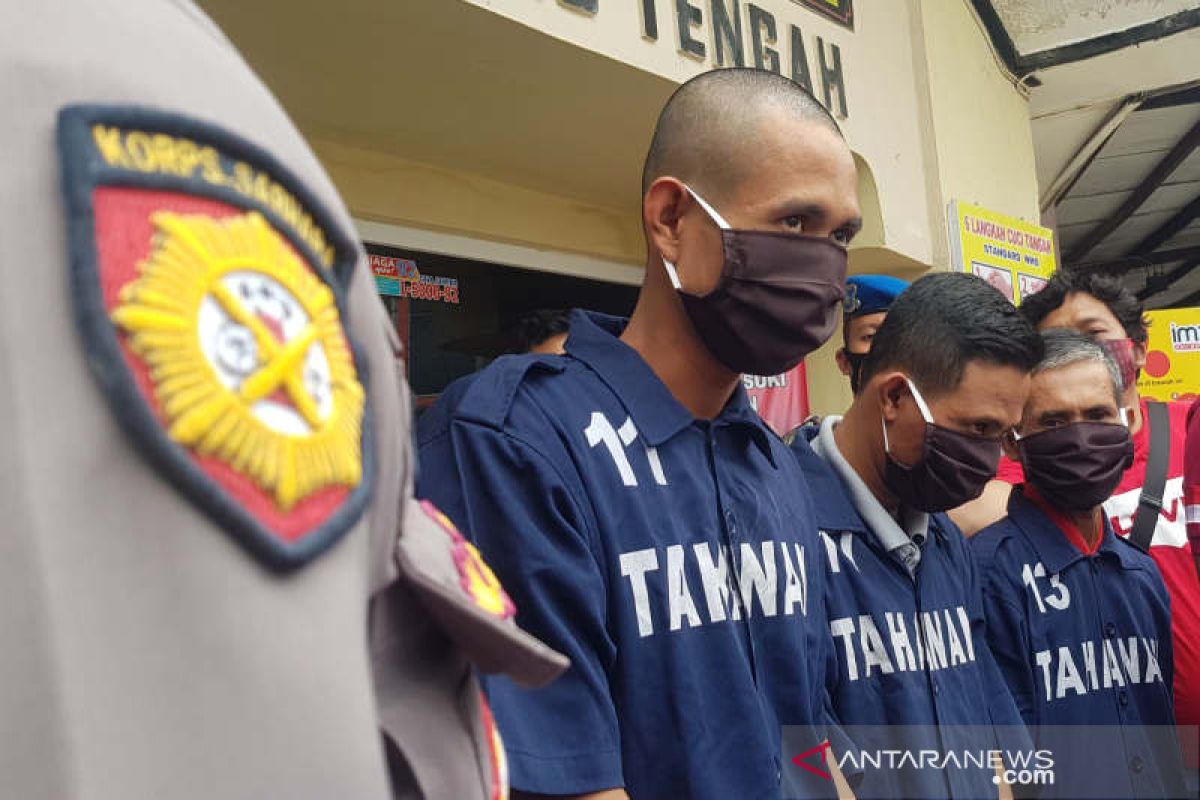 Polisi tangkap tiga pengeroyok "Pak Ogah" di Semarang