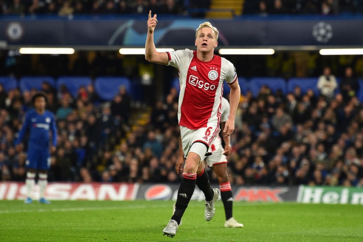 Van de Beek bakal pindah ke Manchester United