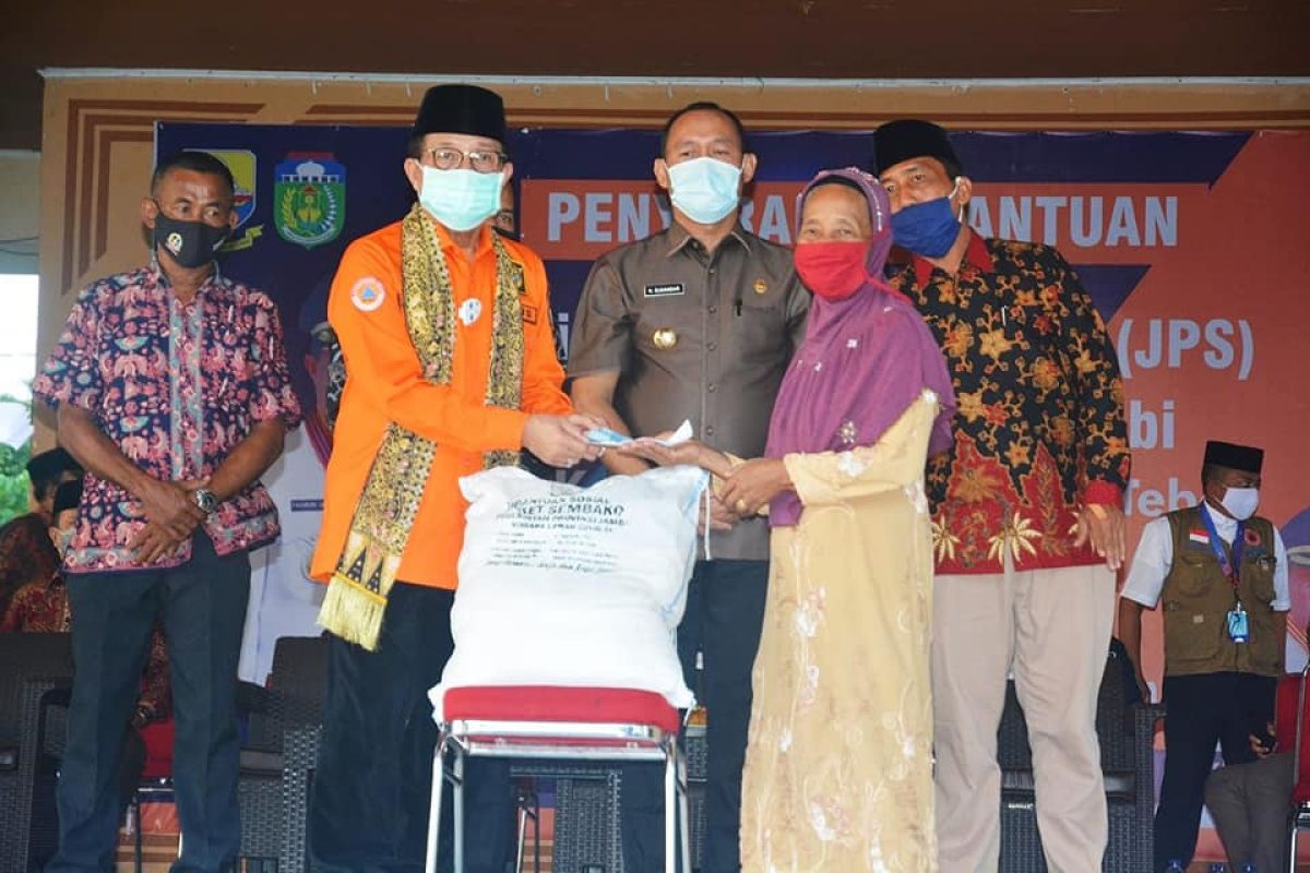 Gubernur salurkan bansos tahap III di Kabupaten Bungo dan Tebo