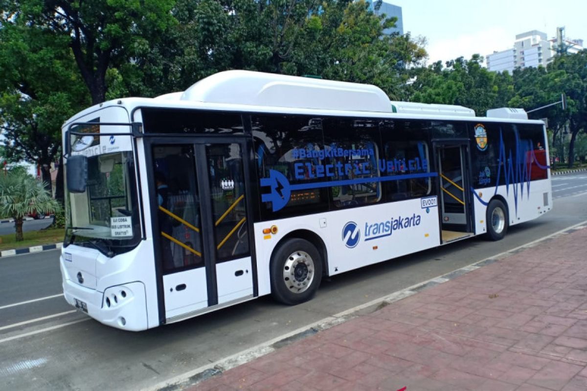 Uji coba bus listrik di Jakarta patut diapresiasi