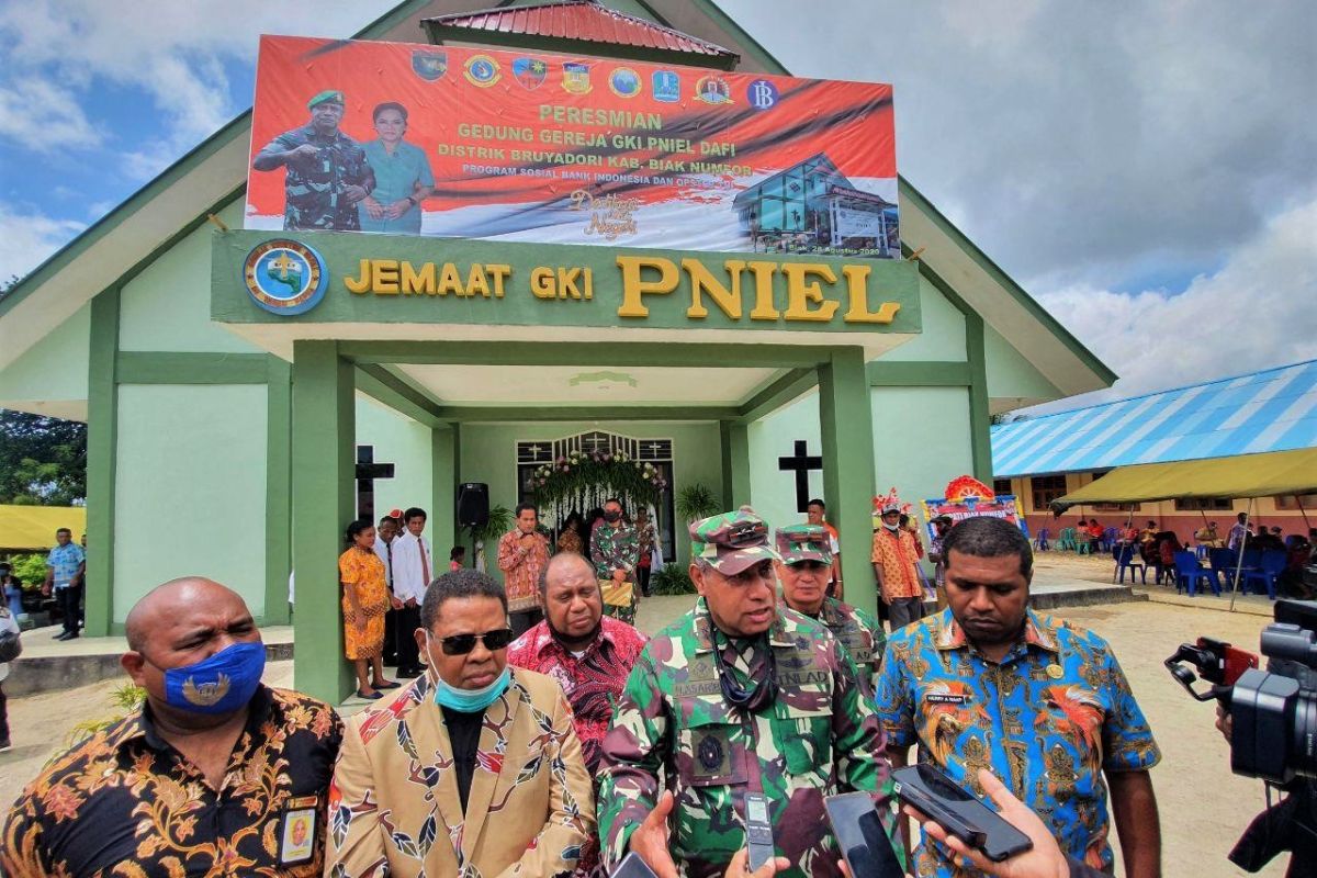 Pangdam XVII/Cenderawasih resmikan gereja GKI Pniel Dafi di pulau Numfor