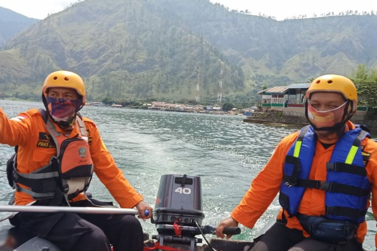 Sepekan belum ketemu, SAR hentikan pencarian wisatawan di Danau Toba