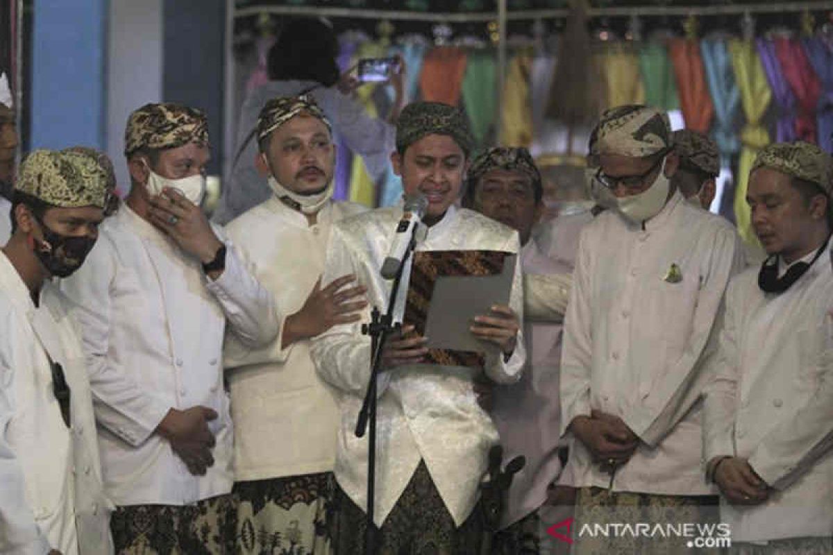 PRA Luqman Zulkaedin dinobatkan jadi Sultan Sepuh XV Keraton Kasepuhan Cirebon