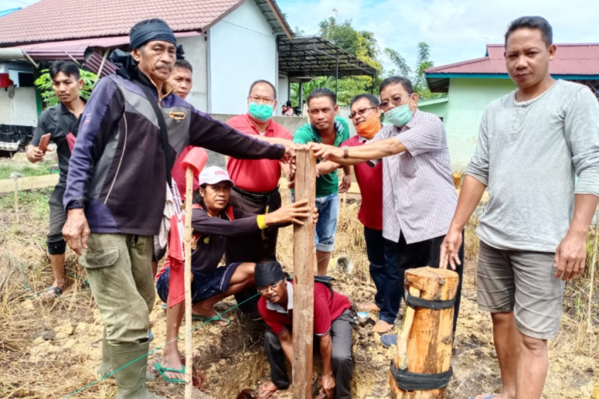 Bupati Sekadau tancapkan tiang pertama pembangunan steleng Dusun Senuruk