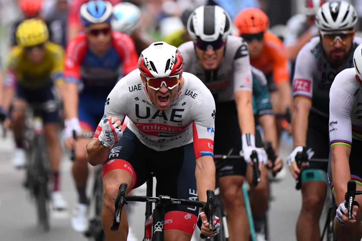 Kristoff menangi etape pembuka Tour de France saat para rival tumbang