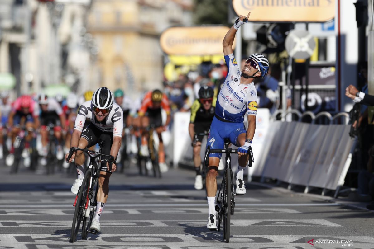 Alaphilippe menangi etape dua TdF sekaligus merebut kaus kuning