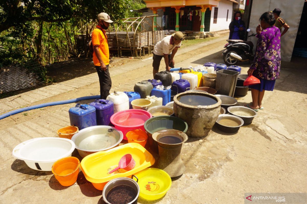 Dampak kemarau, delapan desa di Tulungagung mulai kesulitan air bersih