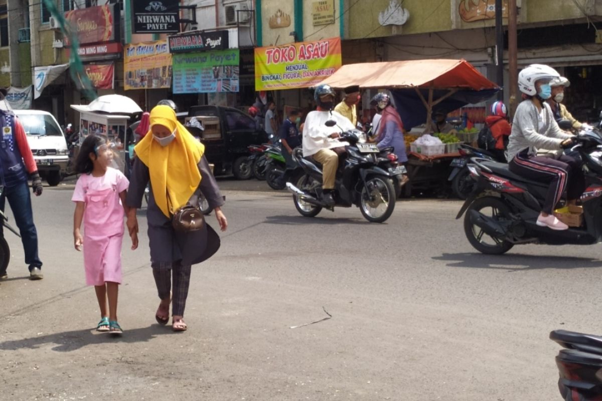 Pedagang pasar di Kota Bandarlampung mulai patuh bermasker