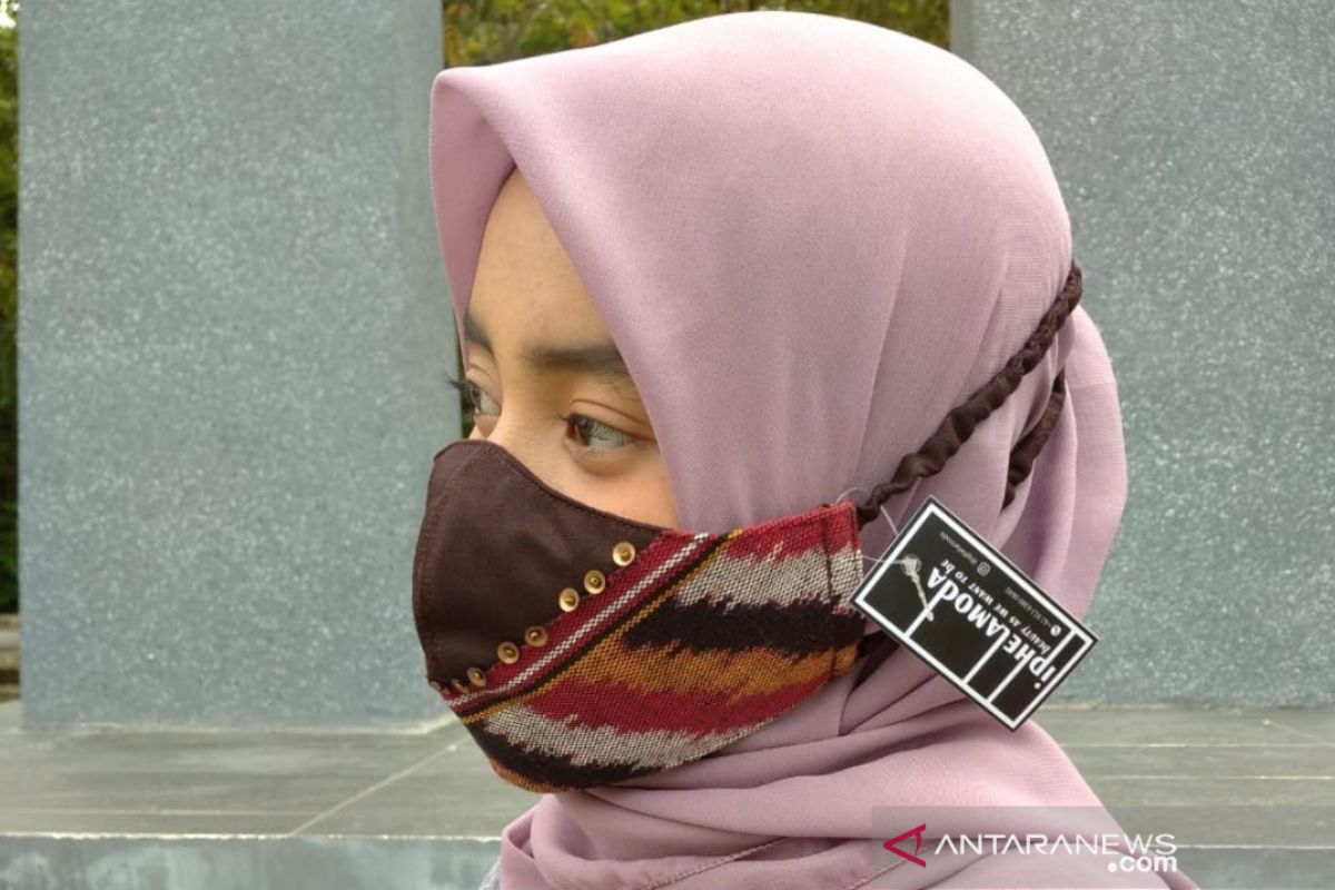 Mahasiswa Untan manfaatkan limbah pisang sebagai filter karbon di masker