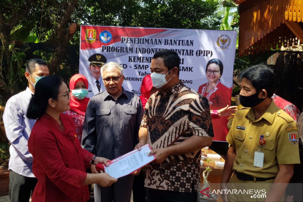15.872  siswa dari SD dan SMP  di Kota Semarang terima bantuan Program Indonesia Pintar