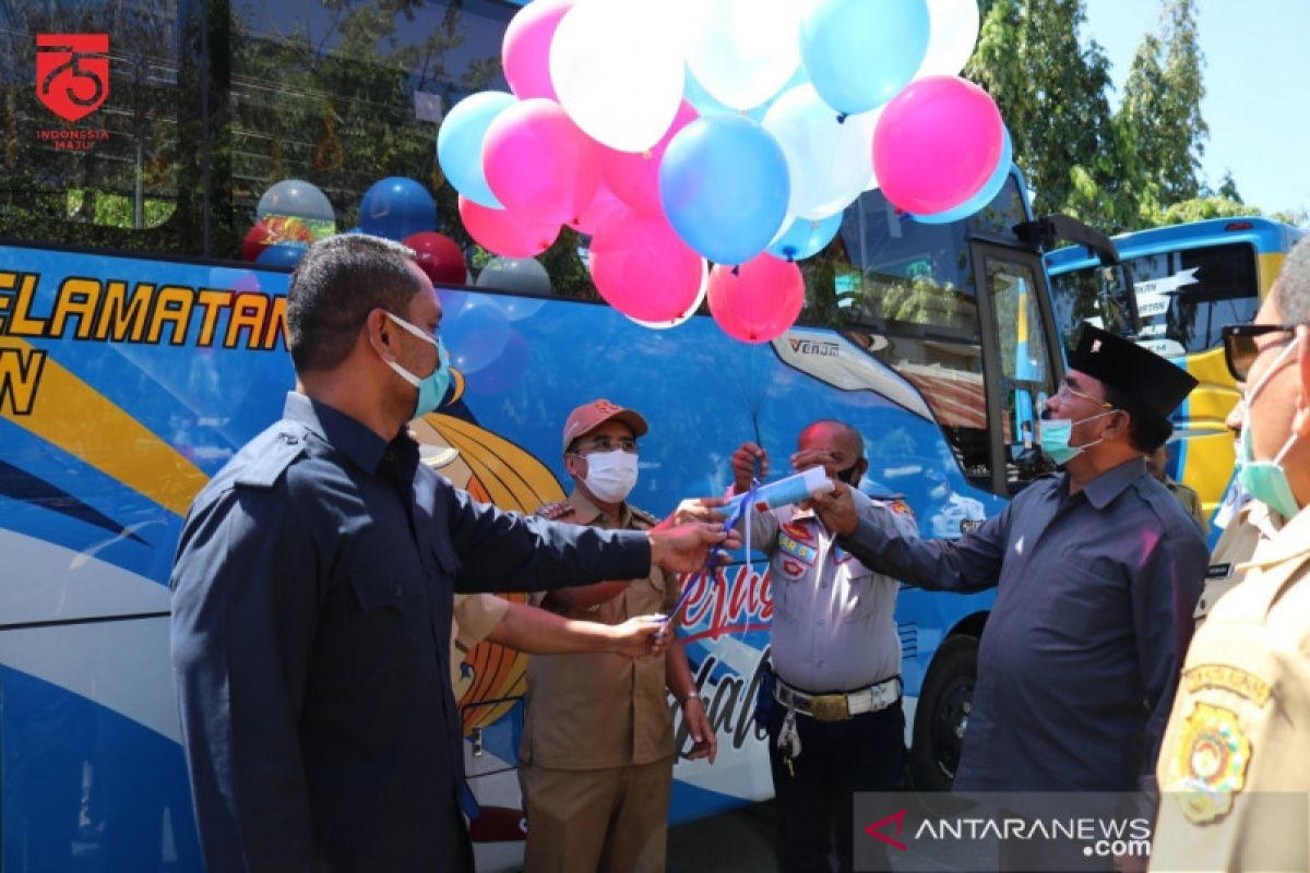 Pemkot Kupang operasikan lima bus bersubsidi