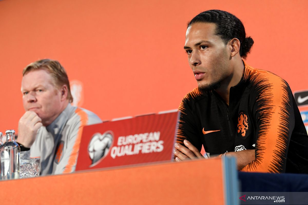 Virgil van Dijk kecewa Ronald Koeman latih Barcelona