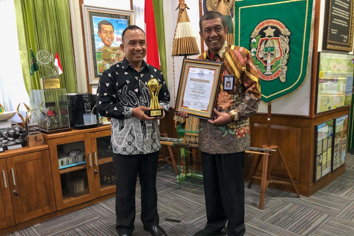 Bank Jogja memborong tiga penghargaan Top BUMD Award 2020