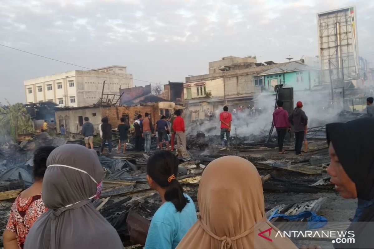 15 bangunan hangus dilalap jago merah di Rengat