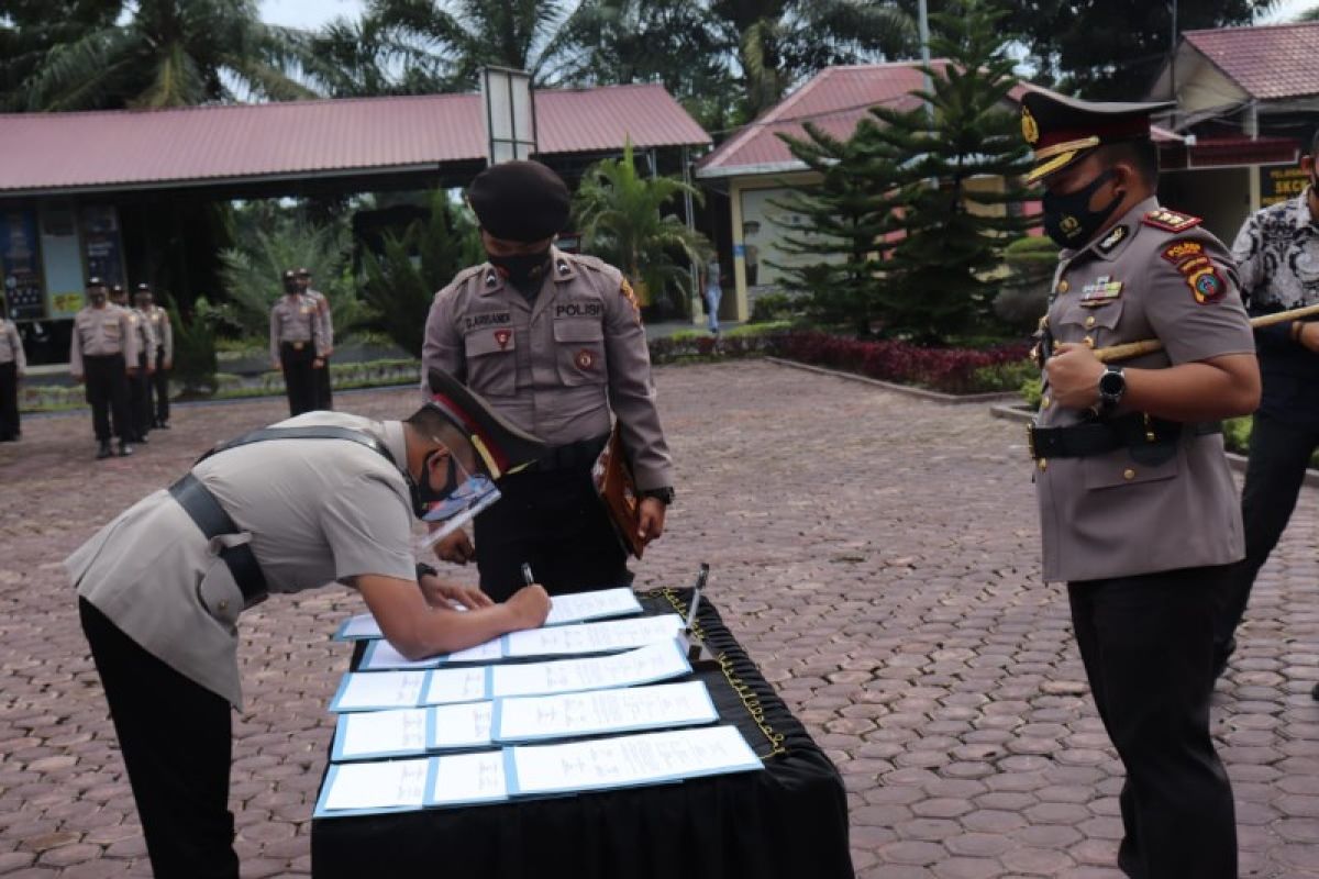 Kapolres Langkat pimpin serah terima jabatan pejabat utama Polres