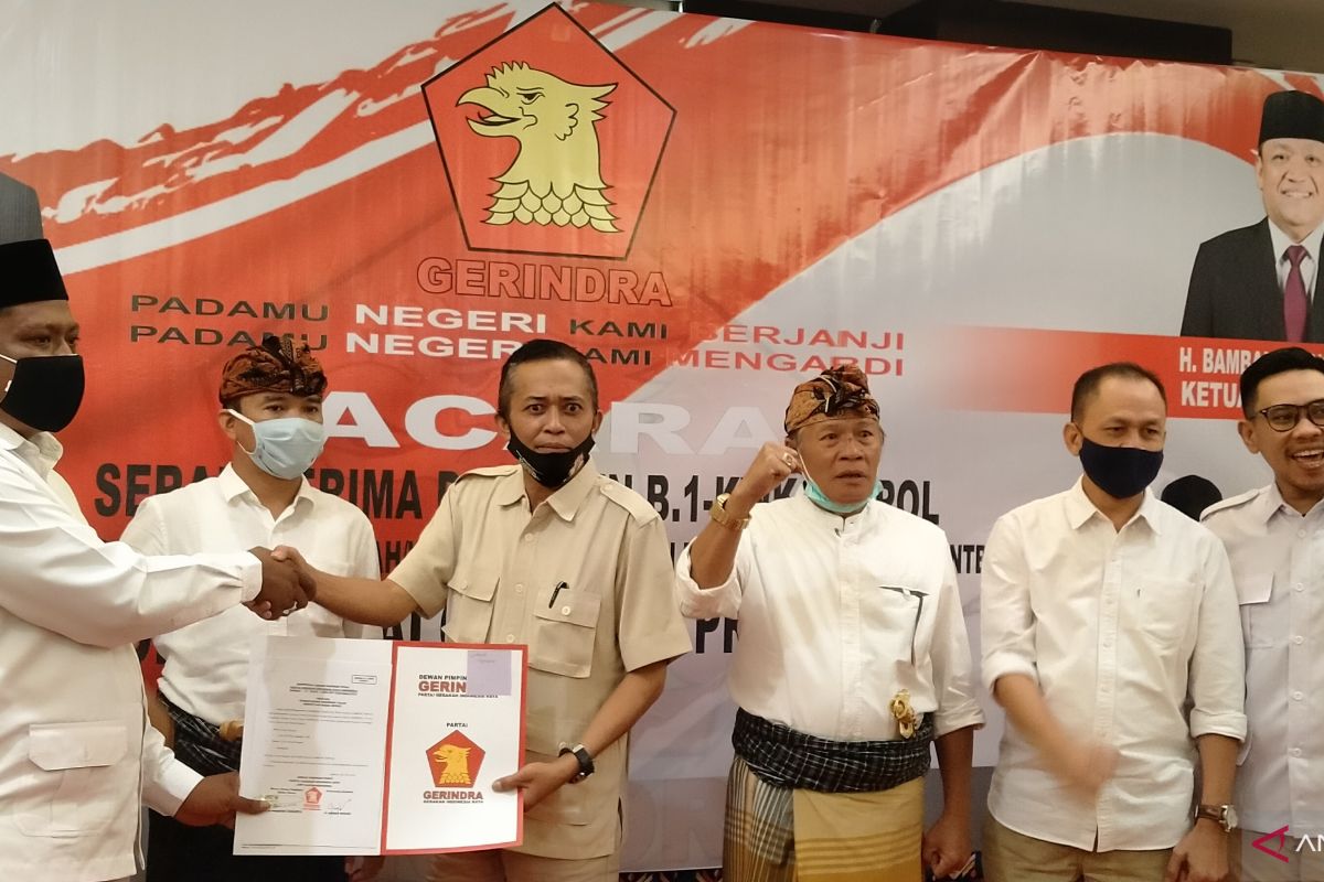 Gerindra menyerahkan formulir B1-KWK calon kepala daerah pilkada di NTB