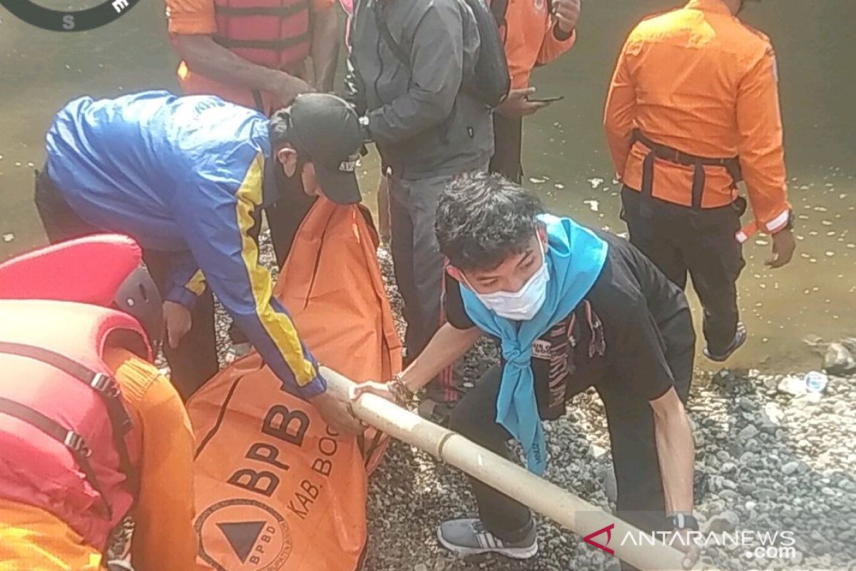 BPBD Bogor berhasil temukan warga tenggelam saat mandi di Sungai Cianten