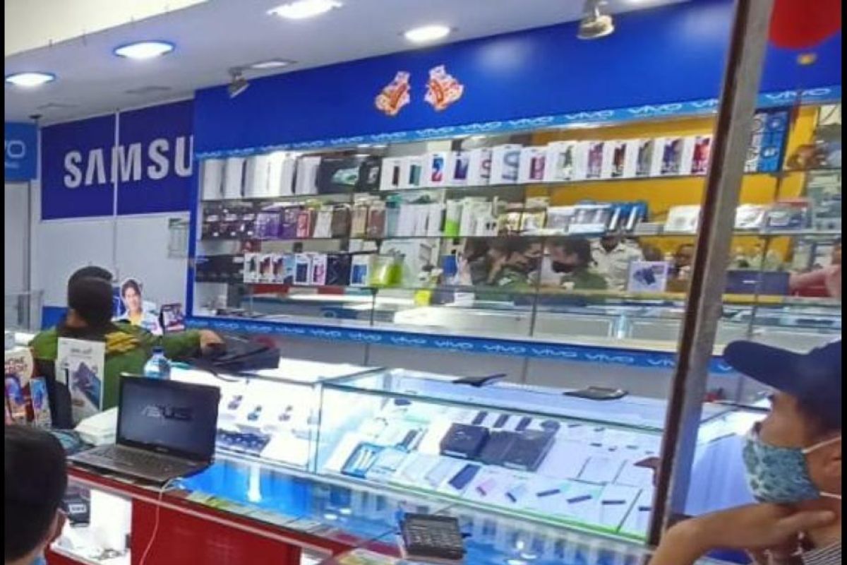 Penjualan ponsel di Batam anjlok akibat pandemi corona