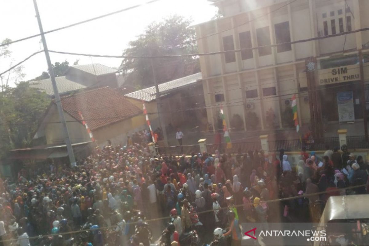 Seribuan pelaku usaha datangi DPMPTSP di Kabupaten Batang