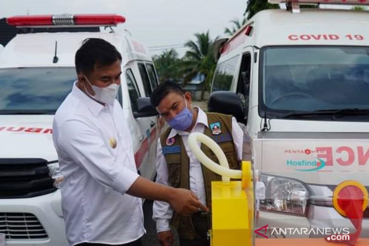 Bupati Dharmasraya serahkan empat unit ambulans