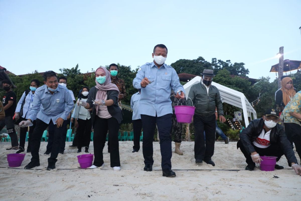 Menteri Edhy sambangi pulau kecil terluar di Kaltim