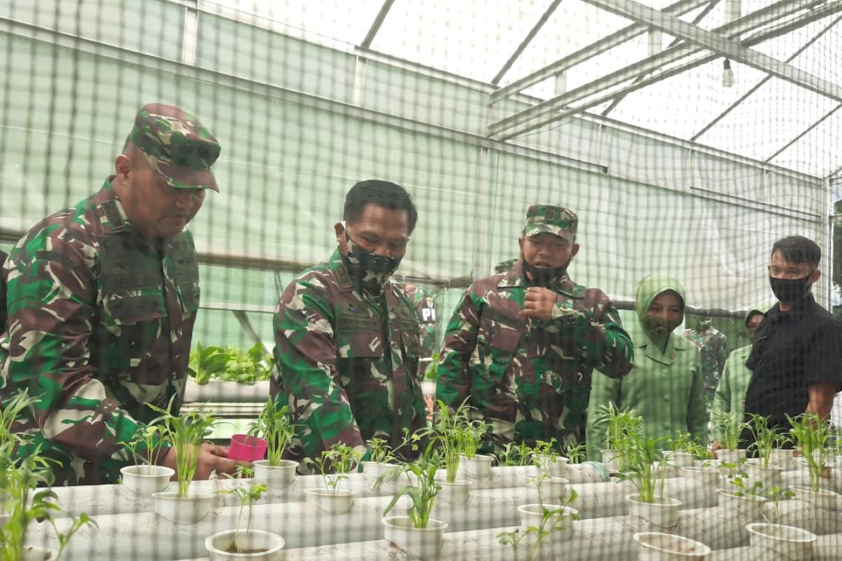 Pangdam III Siliwangi Nugroho Budi Wiryanto minta jajarannya tingkatkan ketahanan pangan