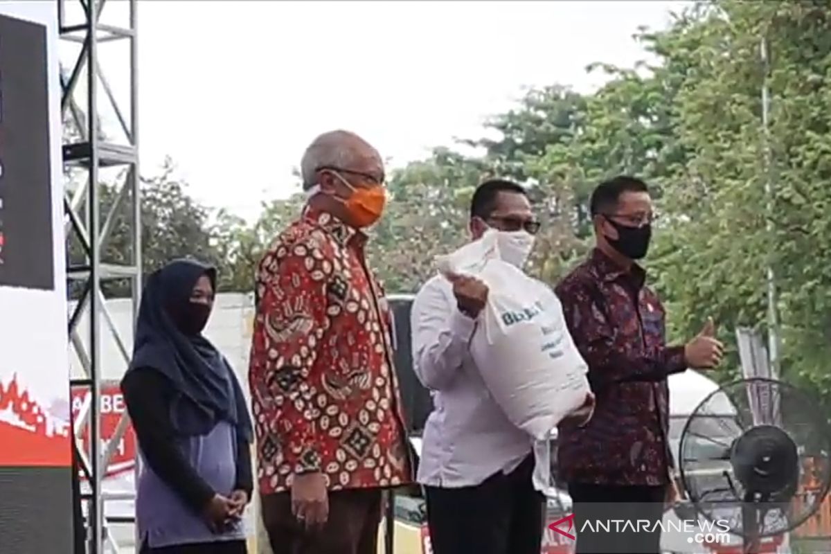 Buwas ancam pecat oknum mainkan Bansos Beras COVID-19