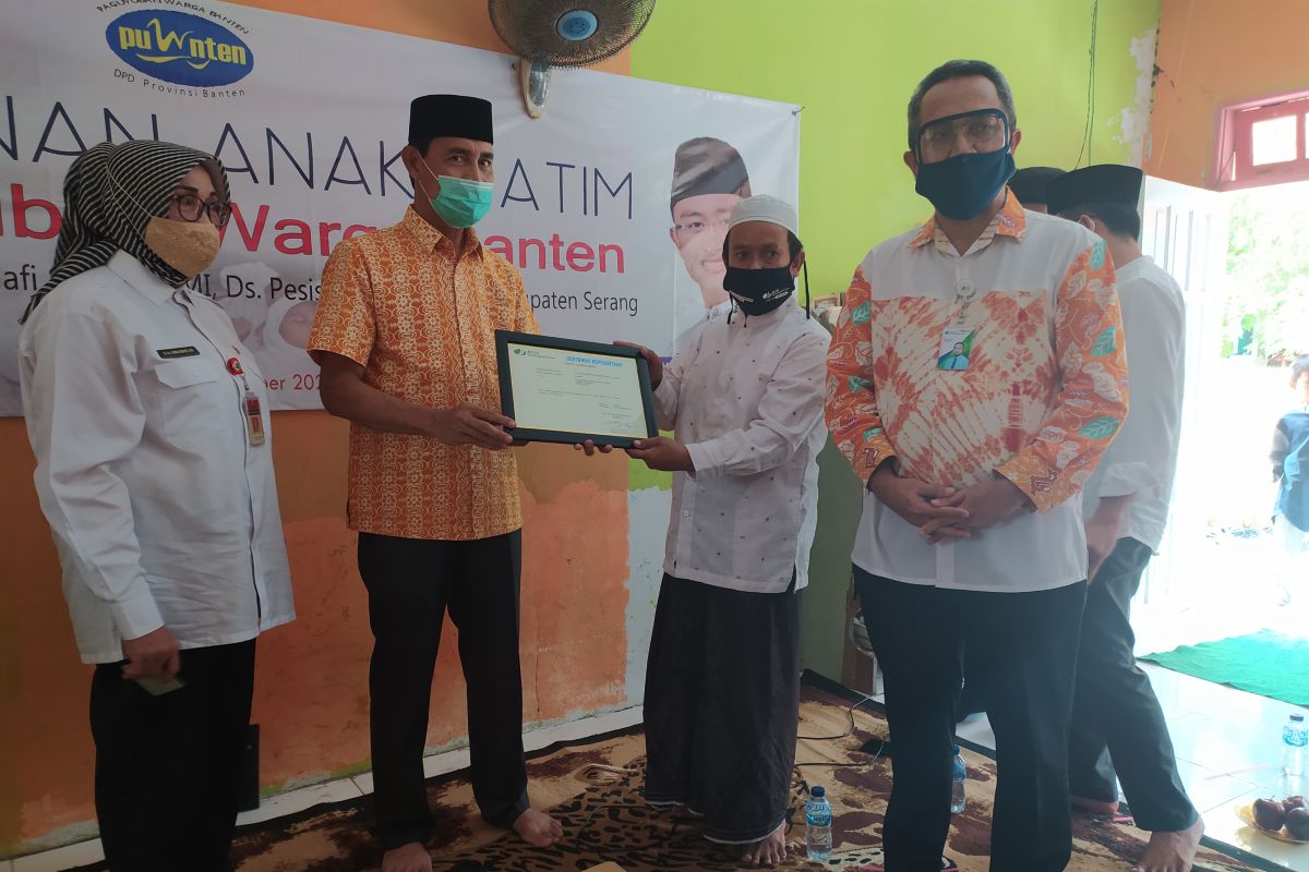 Puwnten Banten beri perlindungan sosial kepada para kiai Ponpes di Tanara, serang