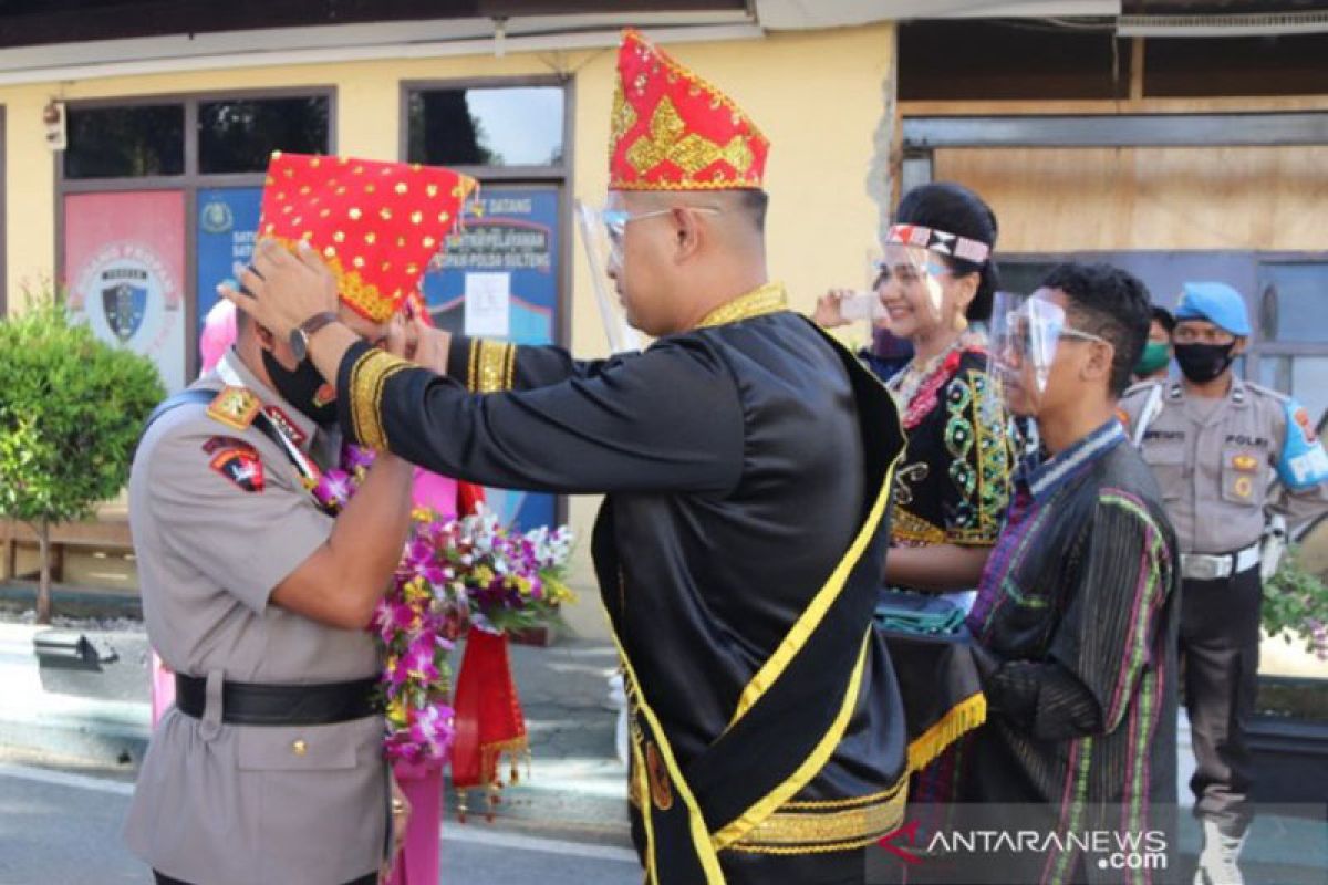 Kapolda Sulteng baru disambut tarian tradisional Tanah Kaili