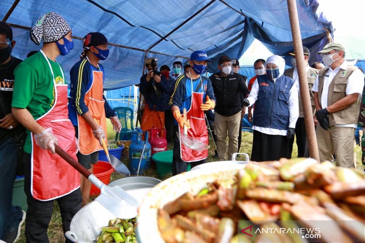 Khofifah pastikan bantu santri positif COVID-19 di Banyuwangi