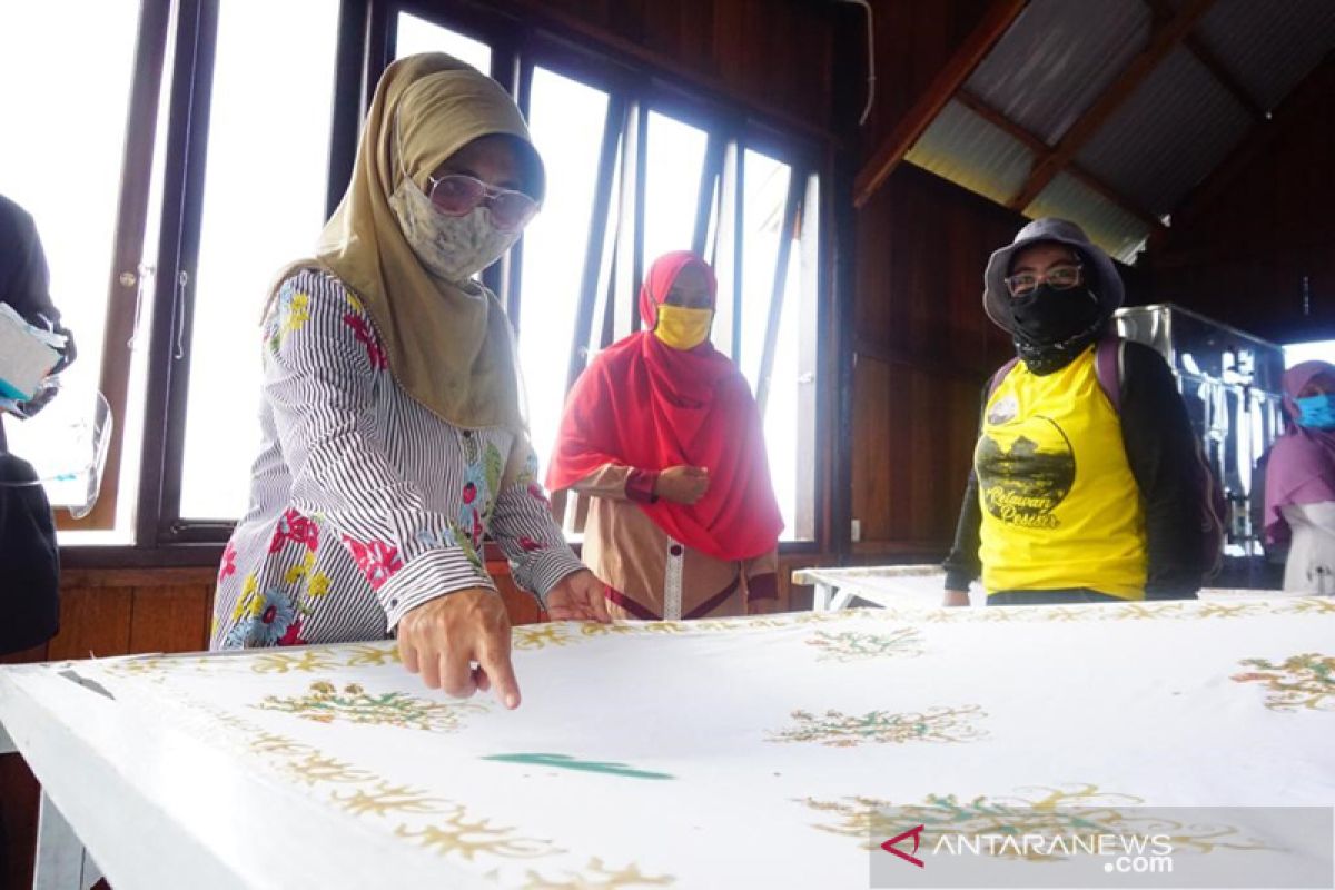 Rahmad Pribadi: Pupuk Kaltim Launching Batik Khas Malahing Untuk Dorong Kemandirian Warga Pesisir