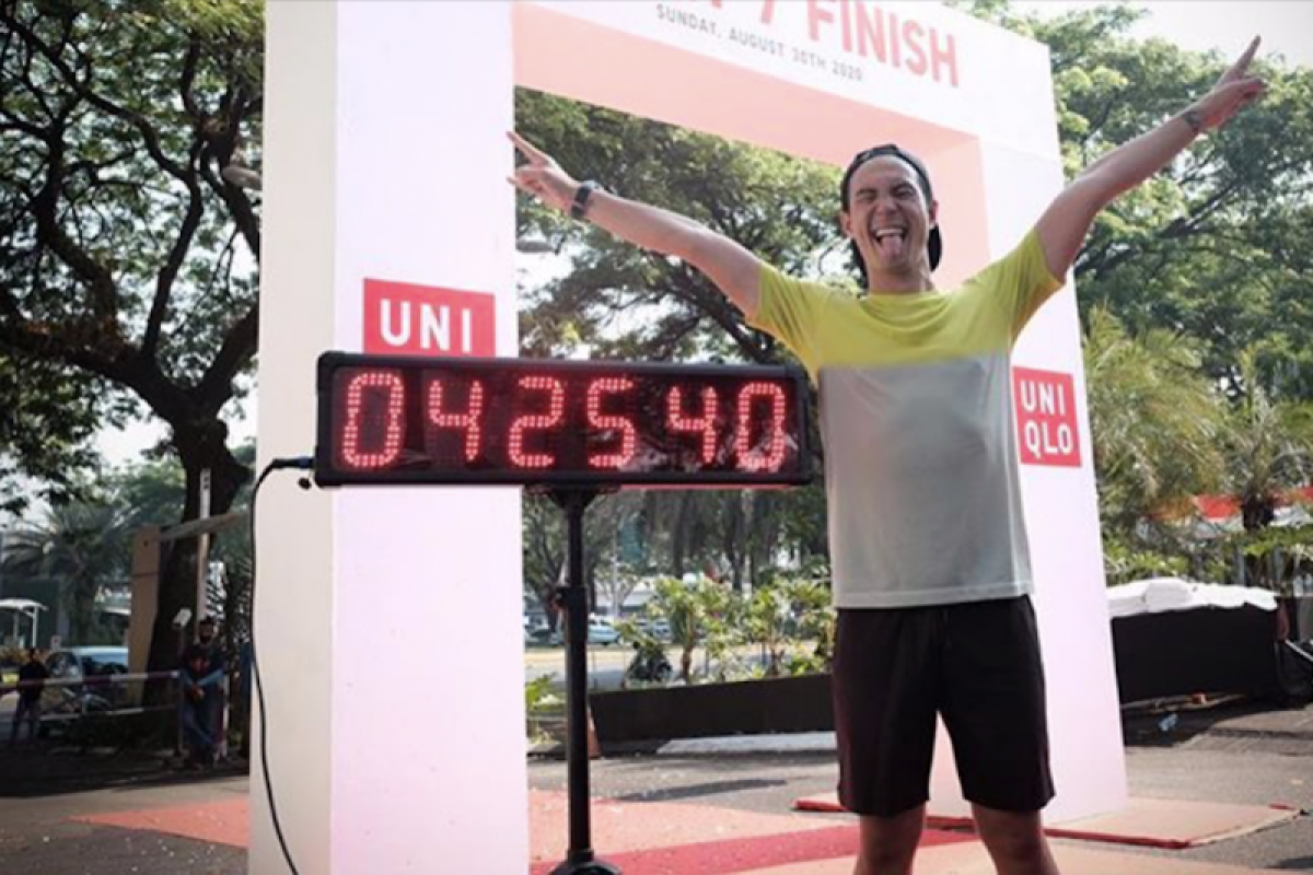 Pecahkan rekor pribadi, Daniel Mananta sukses lari maraton virtual