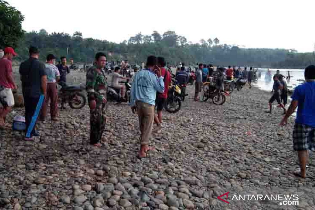 SAR-Tagana cari korban tenggelam di Sungai Batang Muar Malin Deman