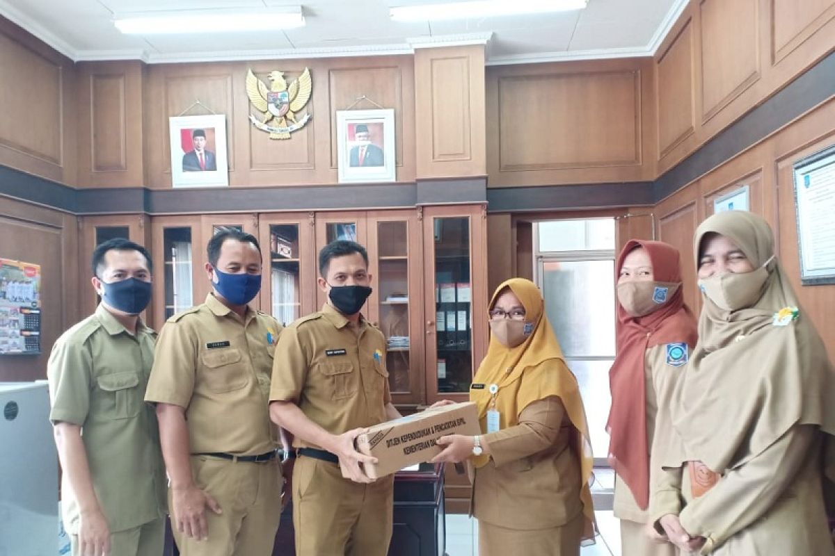 Pemprov Babel serahkan 1.500 blanko e-KTP ke Bangka Selatan