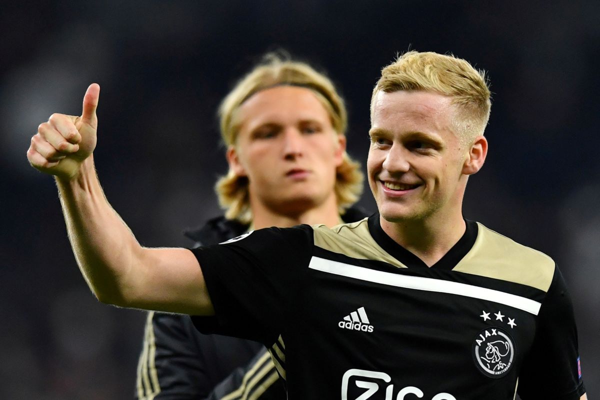 Van de Beek pakai kostum nomor 34 untuk hormati Abdelhak