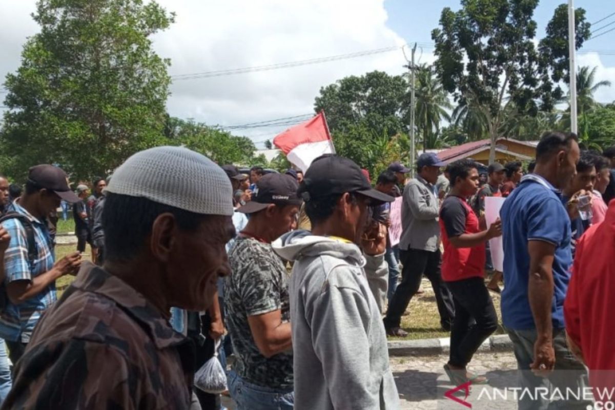 Nelayan Anambas unjuk rasa tolak kapal cantrang