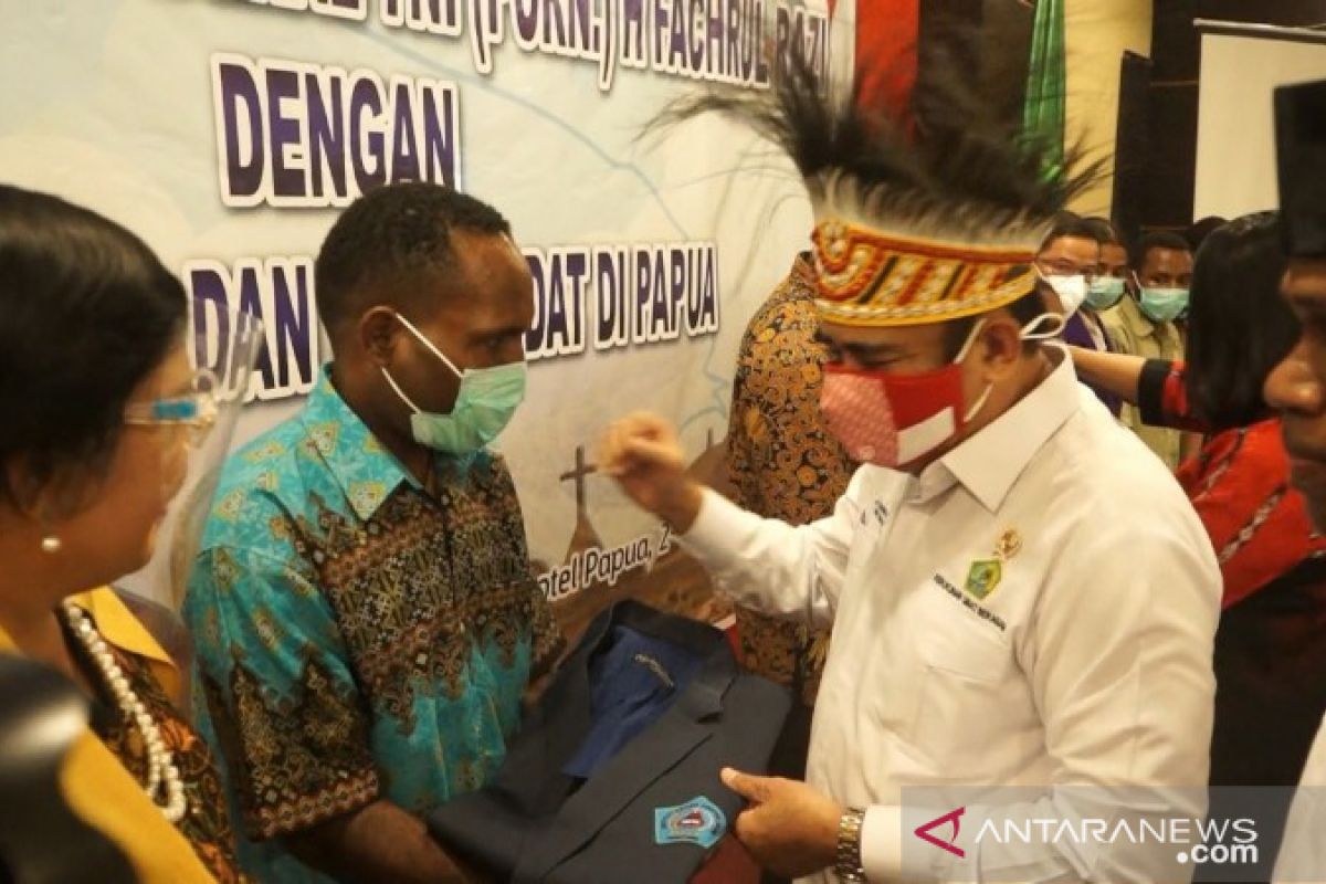 Menteri Agama Fachrul Razi berikan beasiswa bagi 253 anak asli Papua