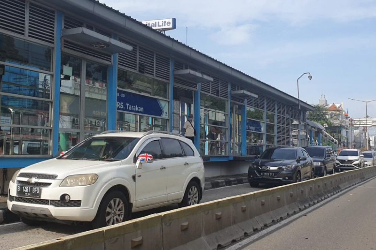 Rute TransJakarta Harmoni-Grogol dialihkan imbas bangunan ambruk