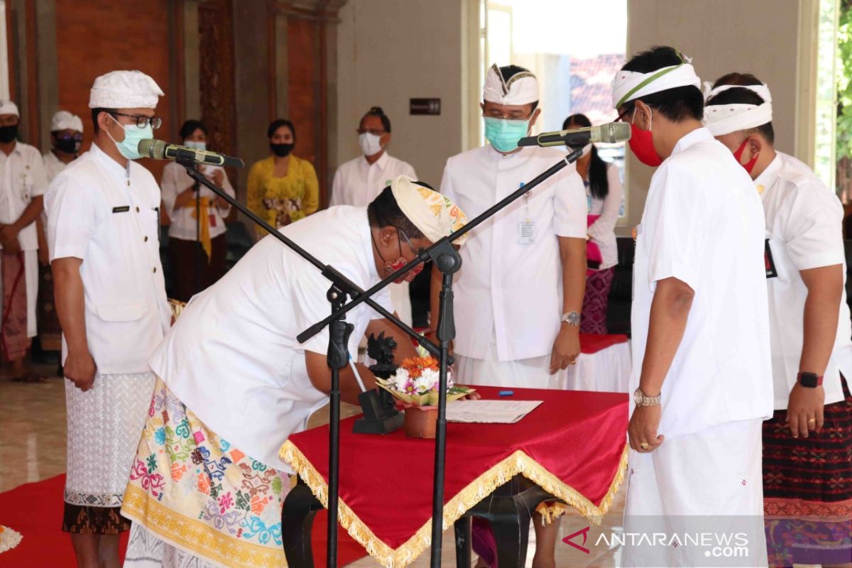 Bupati Buleleng lantik tiga pejabat eselon II