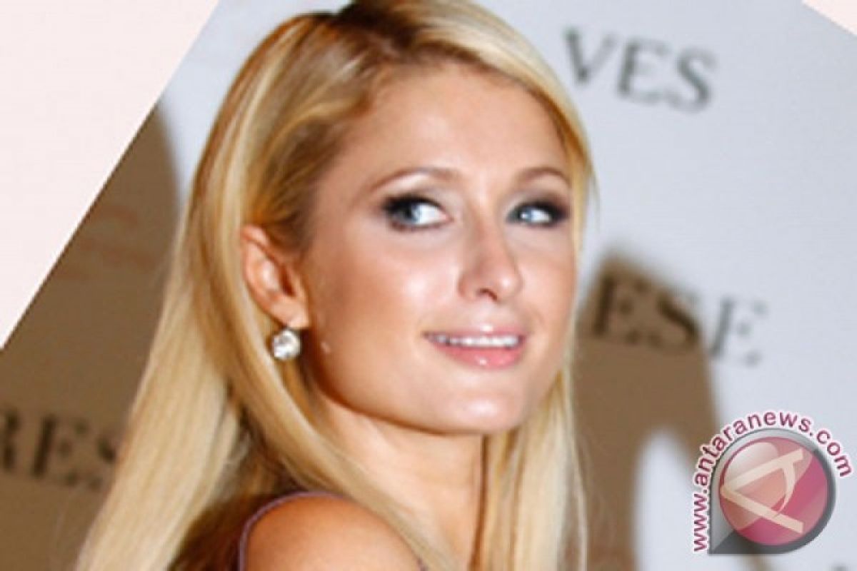 Ingin punya bayi kembar, Paris Hilton mulai proses bayi tabung