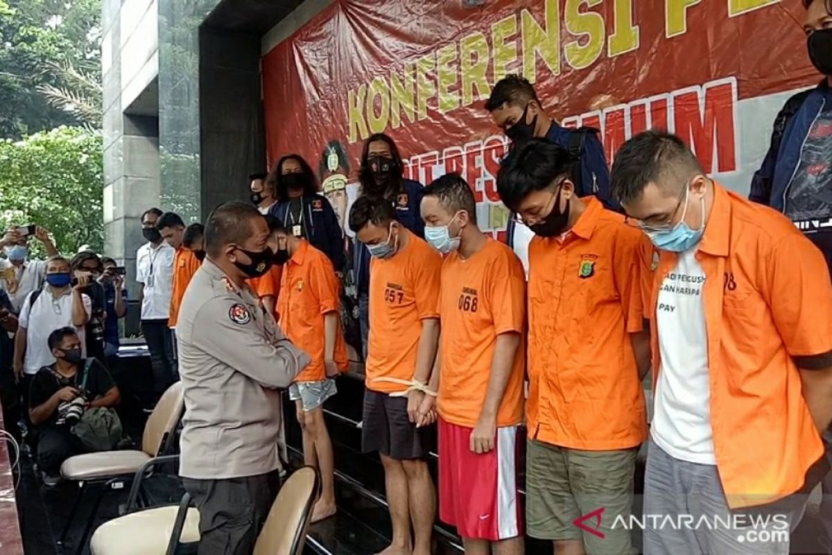 Polda Metro Jaya gelar rekonstruksi kasus pesta asusila homo